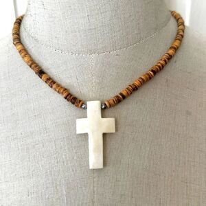 Bone cross coconut shell beaded pendent necklace